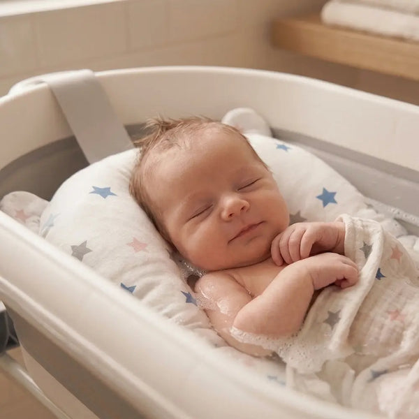 Bébé calé, tête hors de l'eau.